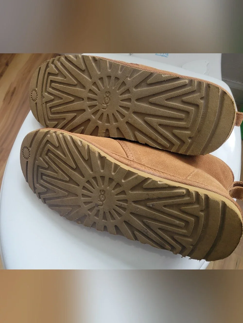 UGG Men's Chestnut Suede Chukka Boots - Tan Brown